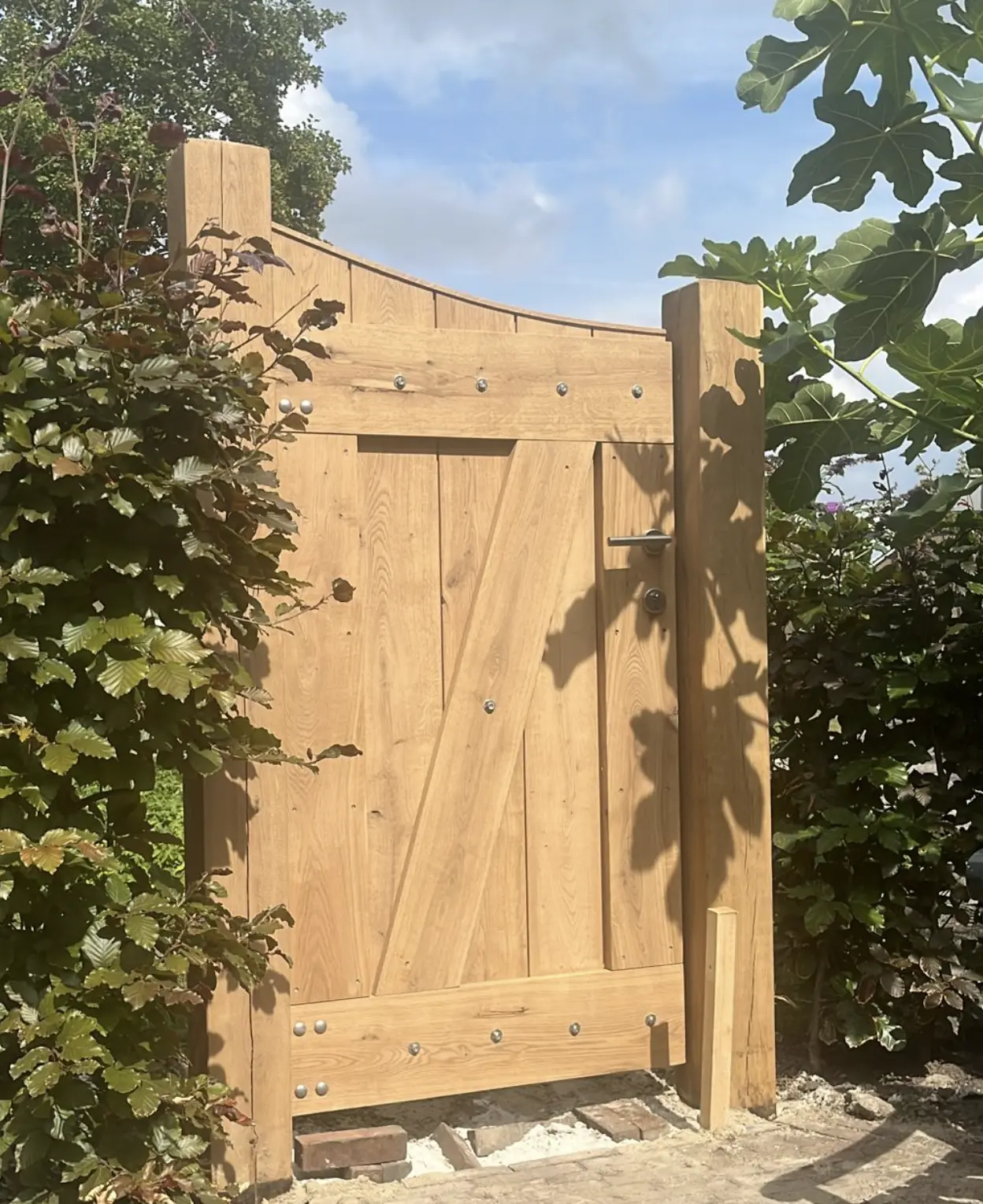 Een hek in de voortuin in combinatie met een zwart huis is natuurlijk ook een prachtig gezicht!